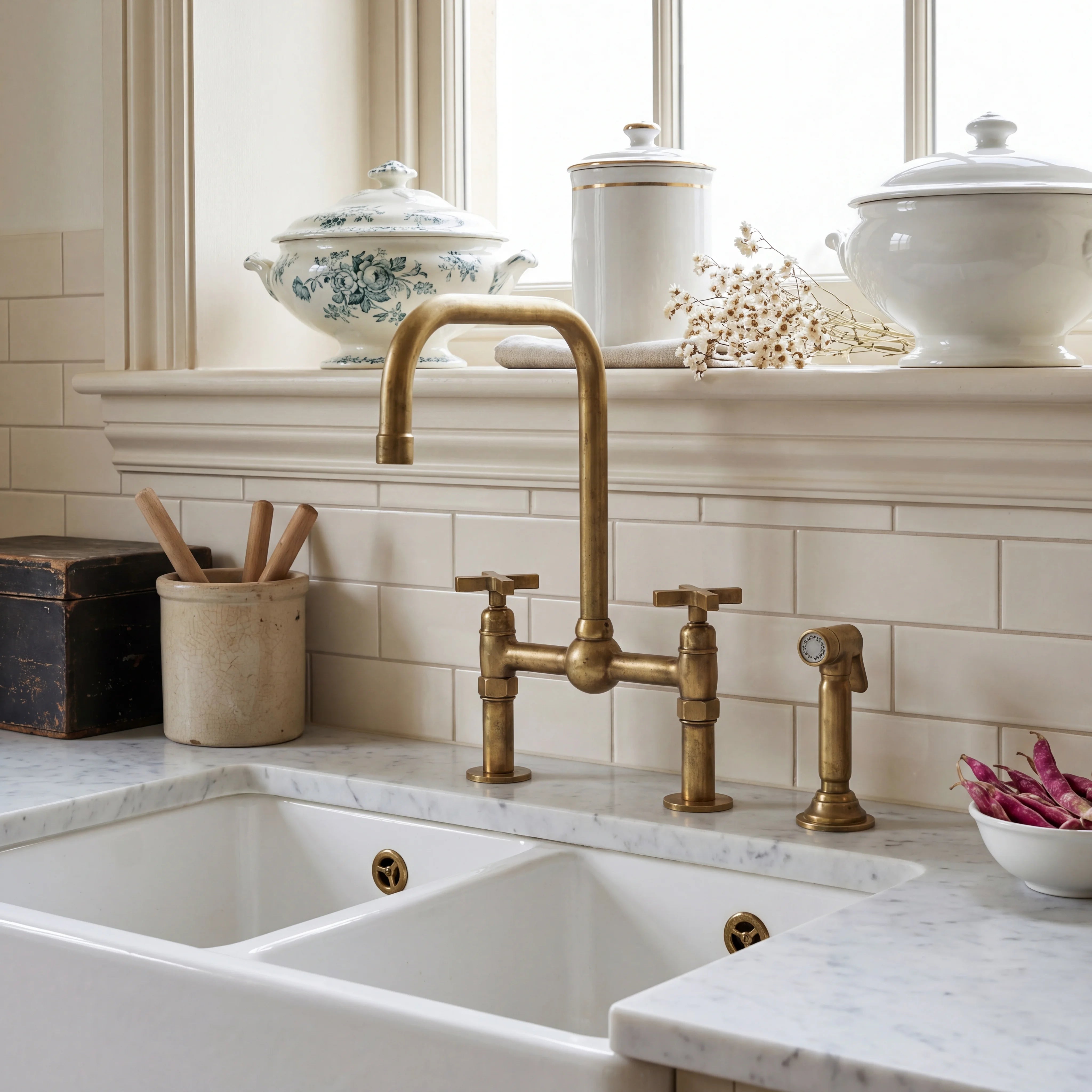 Nodo Bridge Brass Kitchen Faucet