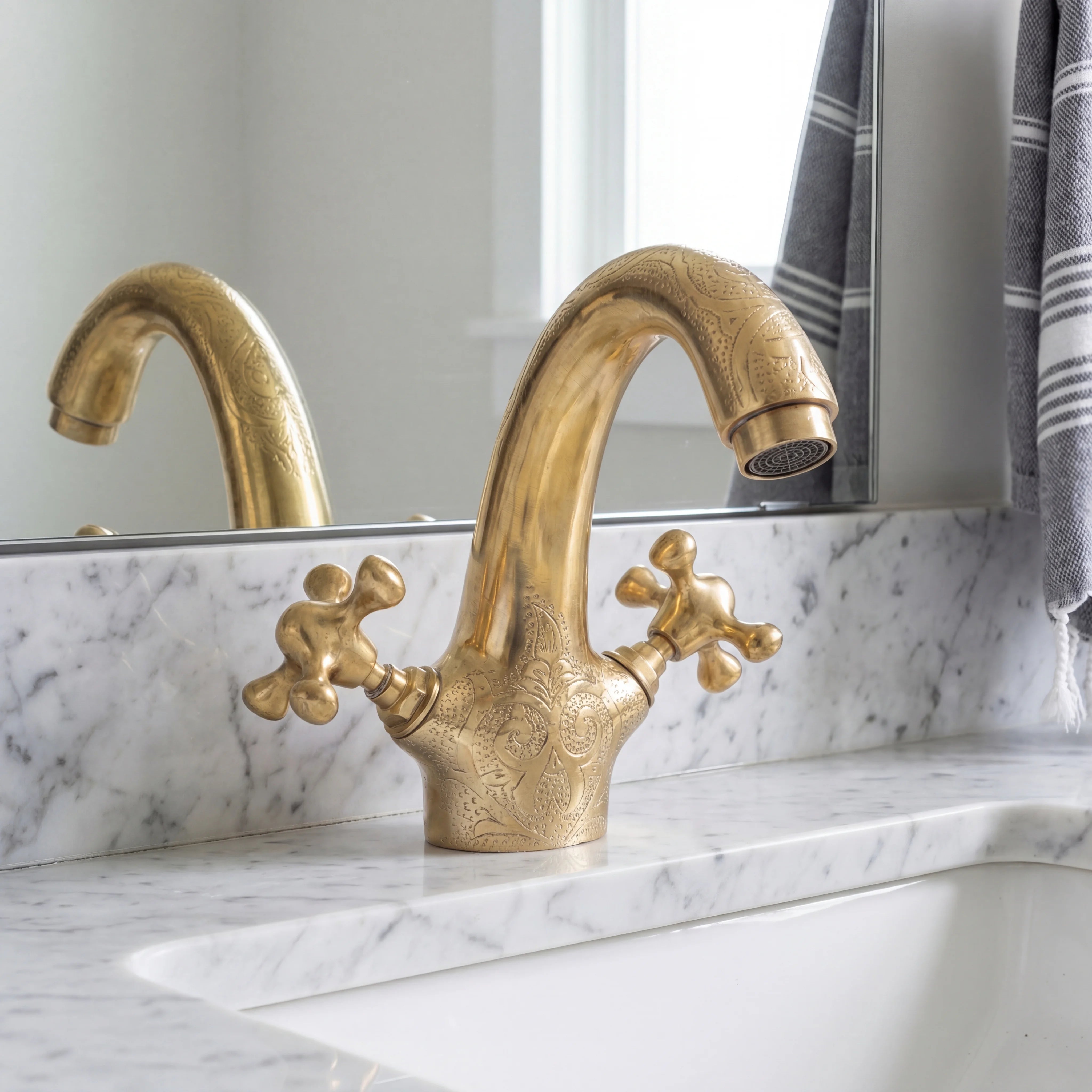 Grifo de baño monomando de latón grabado